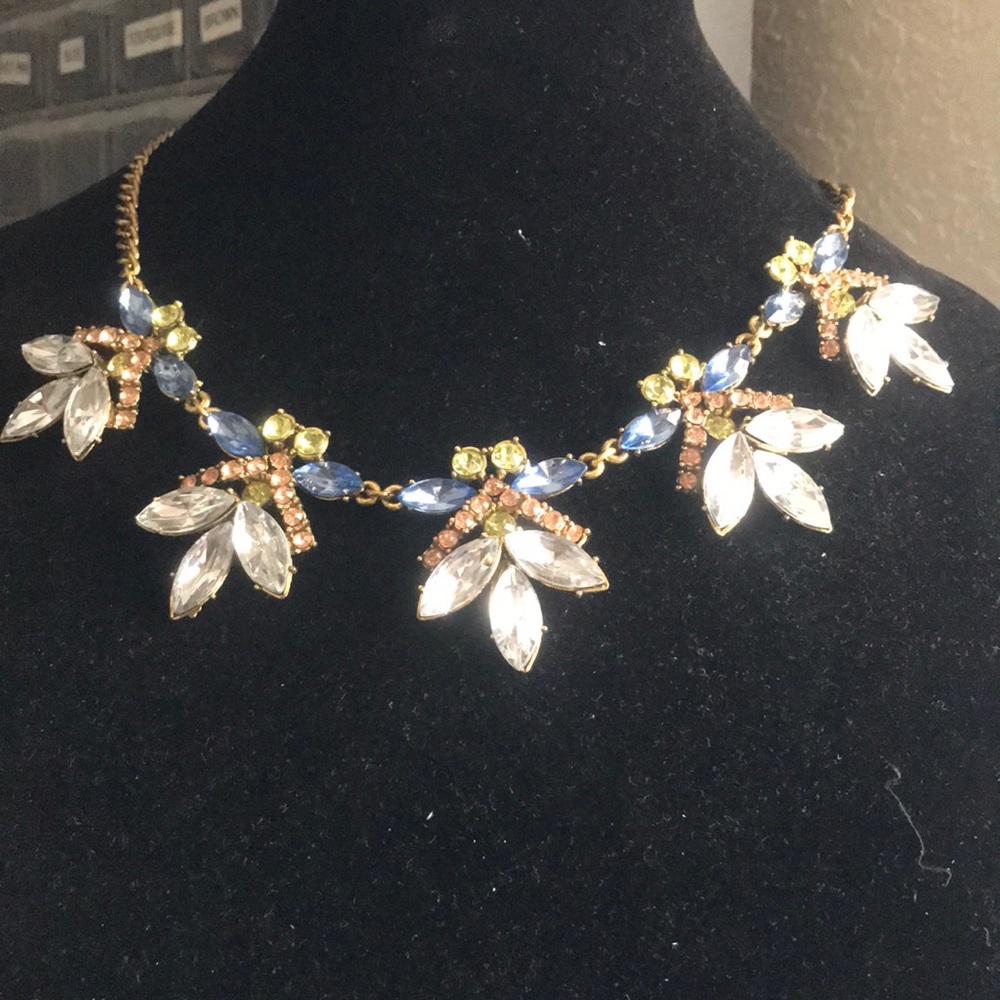 Beautiful Necklace Blue 20inches long.